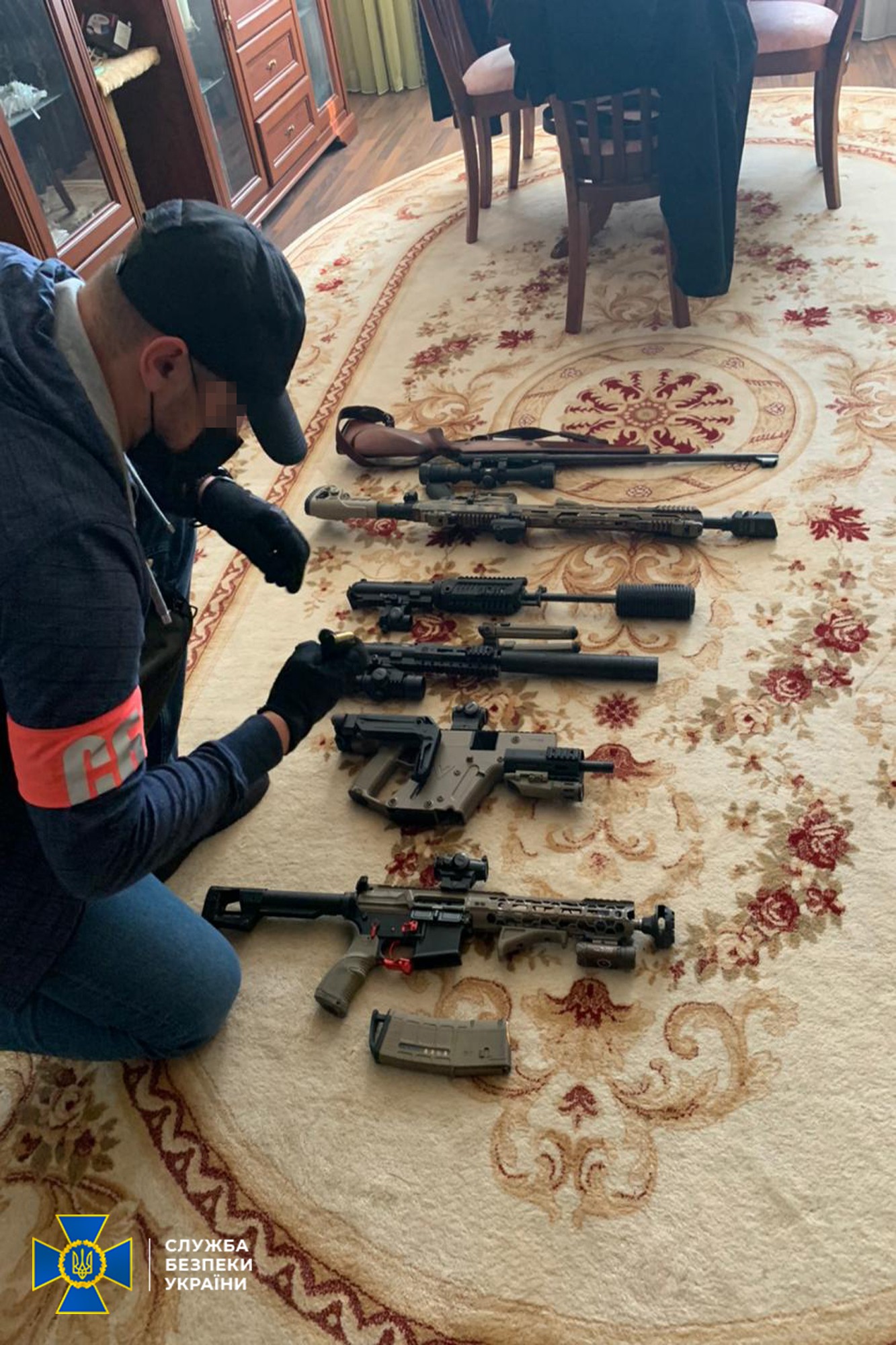 Сожрите друг друга: СБУ накрыла базу нацистов, прикормленных Кличко украина