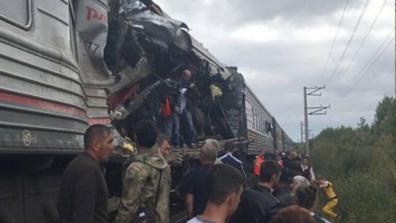 Видео первых минут после столкновения поезда появилось в Сети