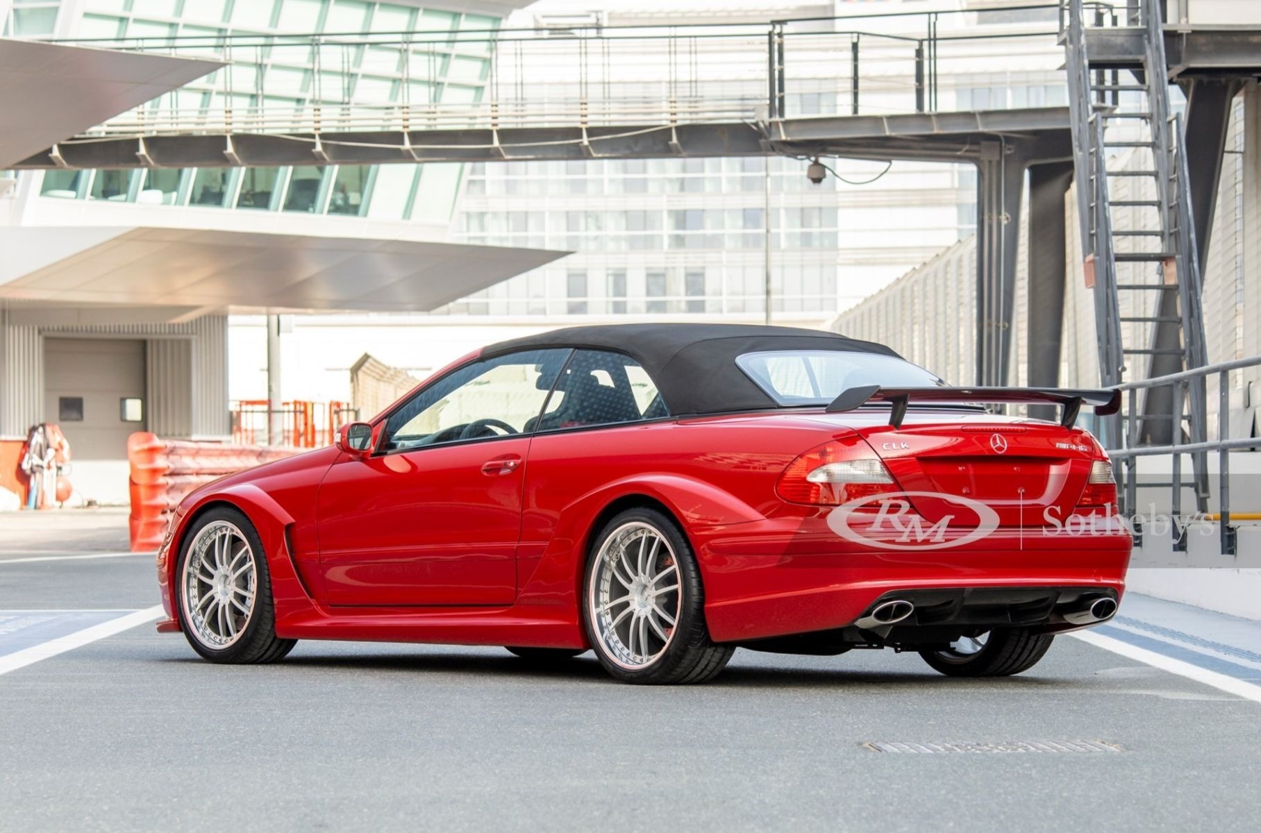 На продажу выставлен редкий кабриолет Mercedes-Benz CLK арабских шейхов На продажу выставлен редкий кабриолет Mercedes-Benz CLK арабских шейхов Новости