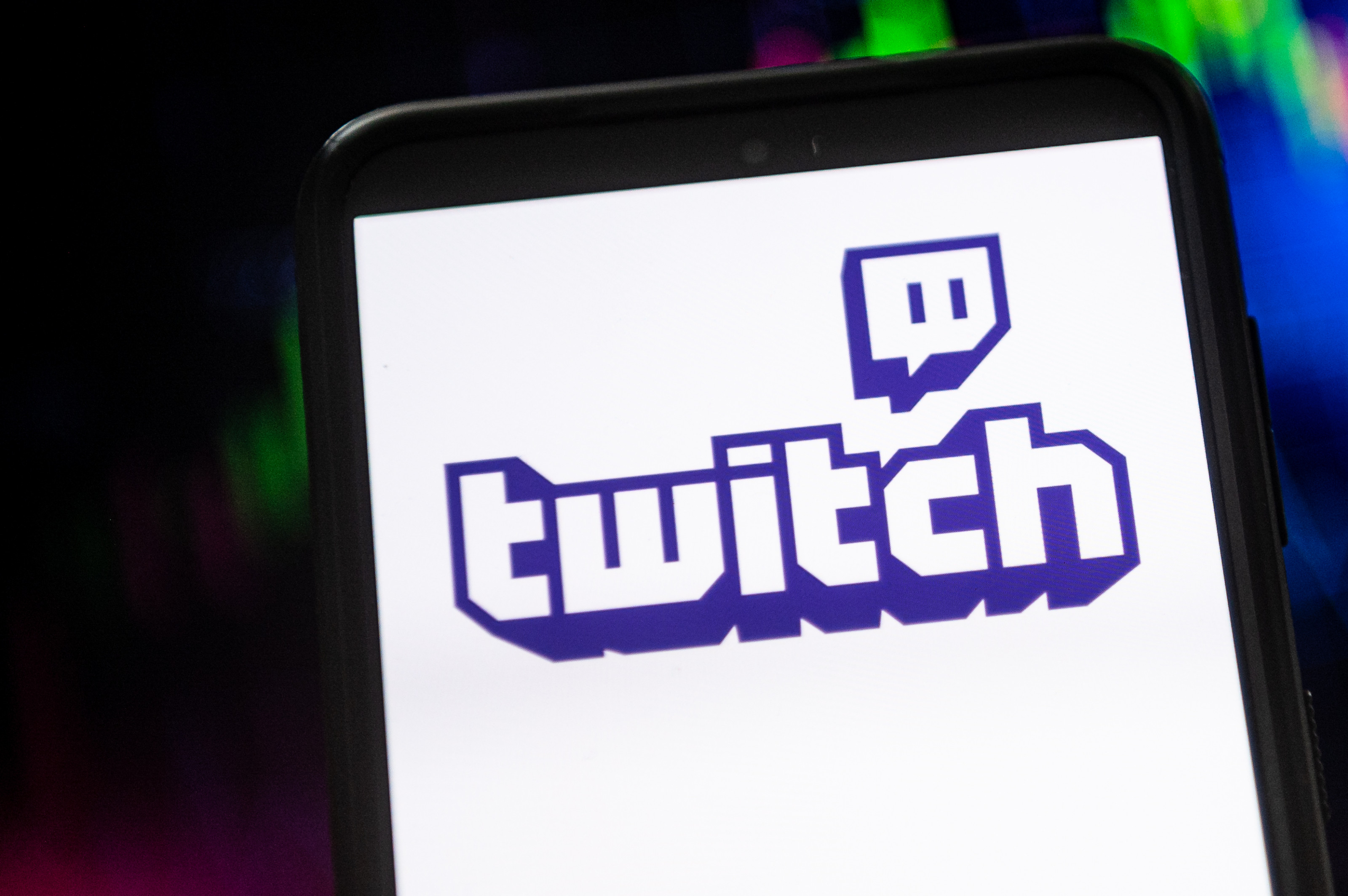 Twitch и Amazon пытаются подставить киберспортсменов из России, устроив бунт