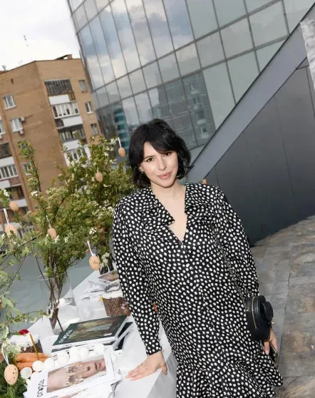 Виктория Шелягова (с куличом за 100 тысяч рублей), Юлия Барановская, Диана Манасир и Кристина Потупчик посетили пасхальный обед Дениса, Барановская, Дарина, Среди, СимачёваКулич, Шелягова, Виктория, Вчера, обедНакануне, обедПасхальный, СимачёваПасхальный, АлексееваКулич, Заболотный, АрхангельскаяИнга, БерманЕвгений, показали, ПотупчикНаталия, АлексееваКристина, ЖидковскийЮлия, МанасирАлексей