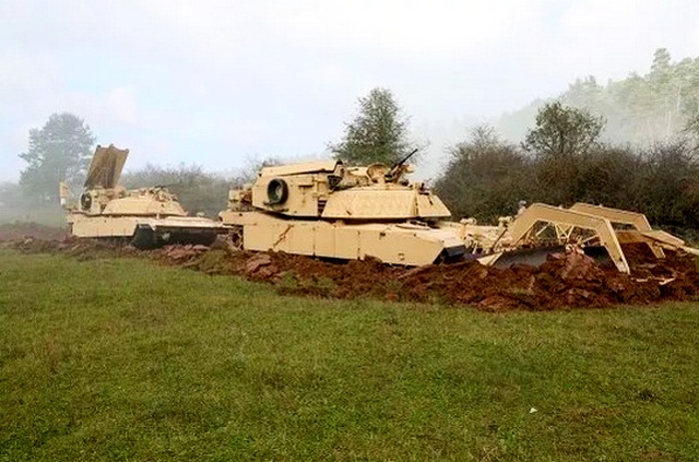 Abrams без пушки - М1150 ABV легко превращается в крематорий на гусеницах