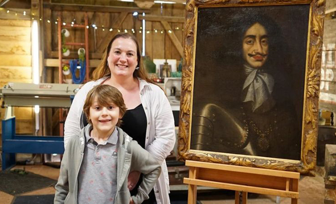 Сын убедил родителей отнести портрет из кладовки на реставрацию. Картина оказалась раритетом 17 века