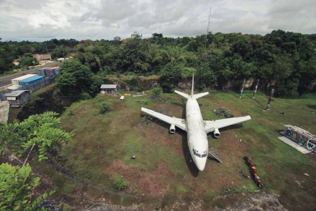 Загадка заброшенного самолета Boeing 747 на Бали