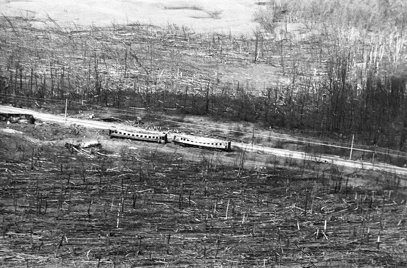 1989 год под уфой поезд. Аша Улу-Теляк катастрофа. Железнодорожная катастрофа под Уфой СССР 1989. Взрыв газа на перегоне Аша Улу-Теляк 1989.06.04. Улу Теляк Железнодорожная катастрофа.