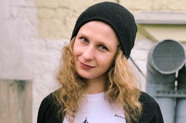 Участница Pussy Riot Мария Алехина сбежала из России, переодевшись курьером