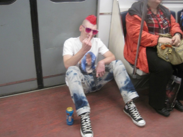 Модники и чудаки из метрополитена Модники и чудаки из метрополитена позитив,смешные картинки,юмор