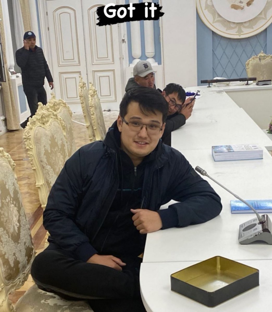 В Бишкеке захватили здание правительства Киргизии В Бишкеке захватили здание правительства Киргизии