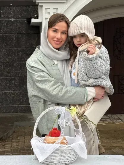 Алекса и её муж, с которым она расставалась, отпраздновали юбилей дочери АдрианаАлекса, Дайчев, Вячеслав, Алекса, певица, время, также, видео, всегда, рождения, дочери, инстаграме, Адриана, случилась, замершая, беременностьВ, конце, октября, разводе, объявила