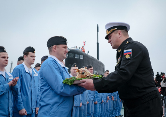Командующий Тихоокеанским флотом принял участие во встрече подводной лодки «Петропавловск-Камчатский» после выполнения задач в море