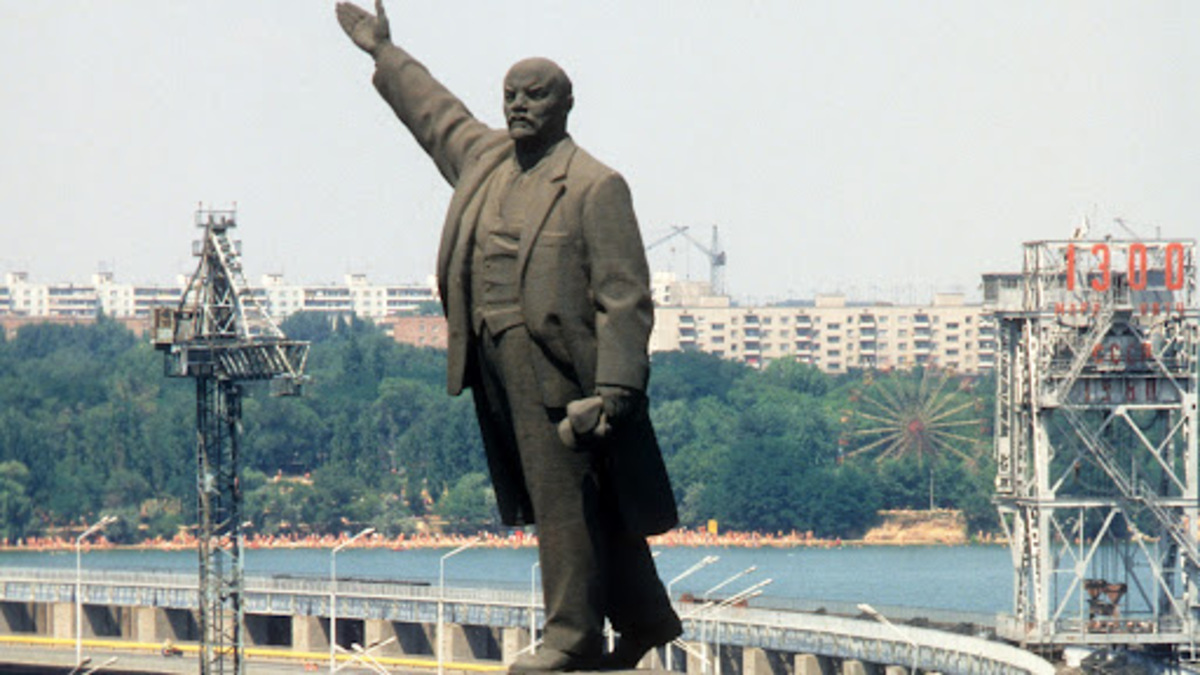 В Запорожье выставили на продажу памятник Ленина за 10-15 млн гривен