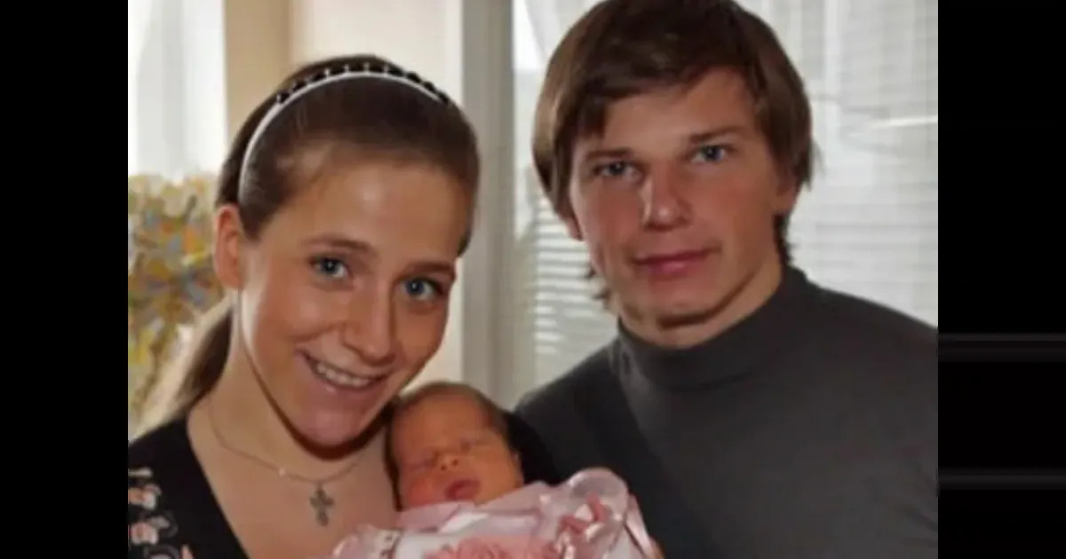 "Моя королева". Юлия Барановская опубликовала архивные фото с дочерью и Андреем Аршавиным