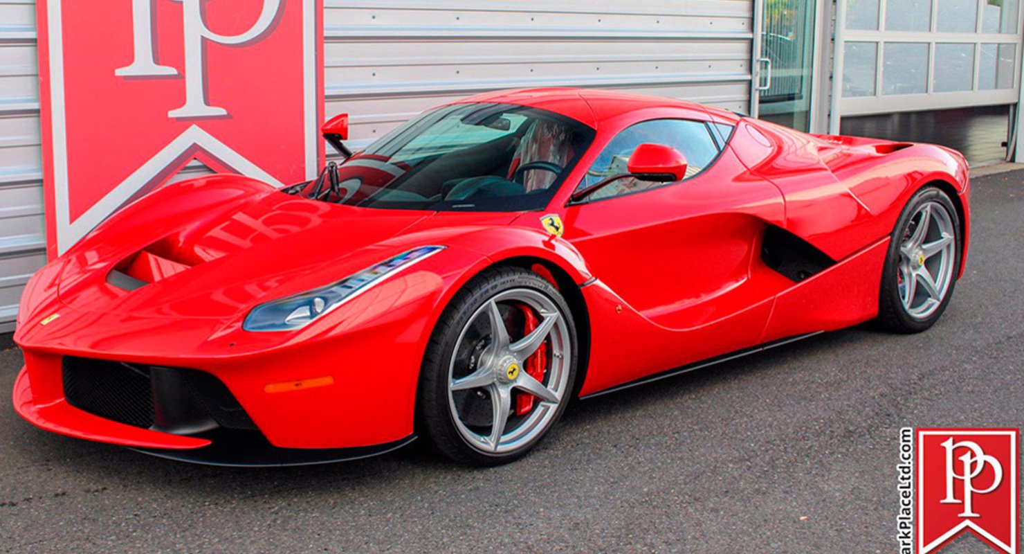 На продажу выставлен один из 499 супергибридов Ferrari LaFerrari