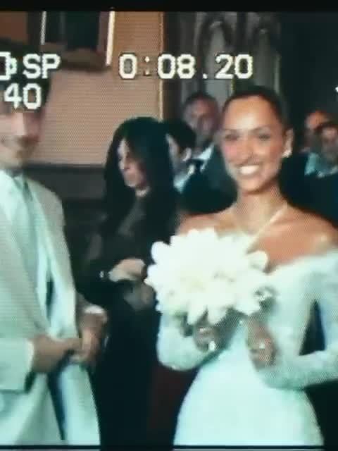 Как выходят замуж в Монако: гонщик «Формулы-1» Шарль Леклер женился Как выходят замуж в Монако: гонщик «Формулы-1» Шарль Леклер женился Шарль, Александра, Леклер, Ferrari, «Формулы1», невеста, своей, пилот, только, платье, белом, пилота, соцсетях, карьеру, плечами, костюм, кадры, своим, который, после