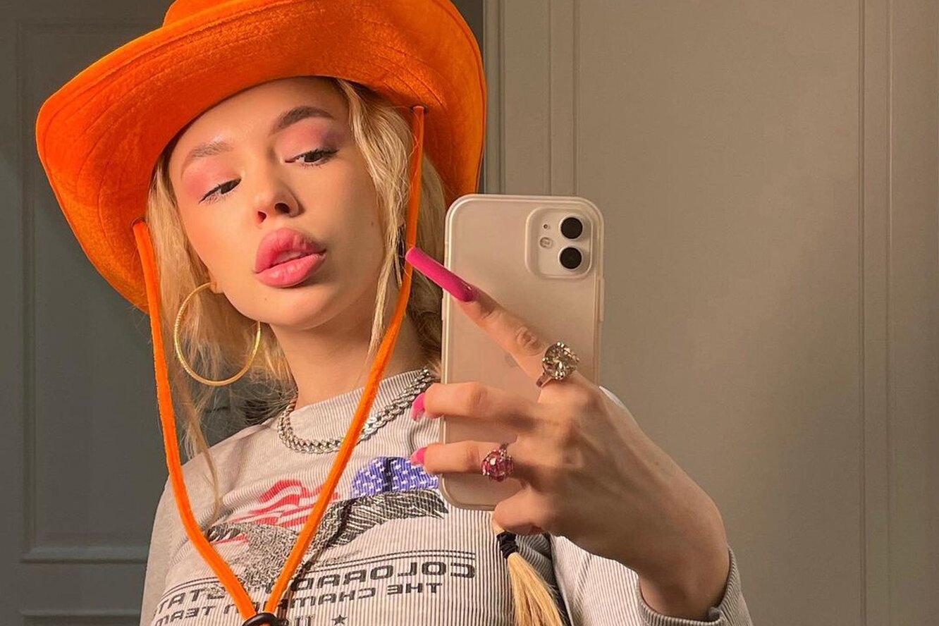 Воспитывает поколение проституток. Родители требуют заткнуть рот Инстасамке. Надежда на Бастрыкина?