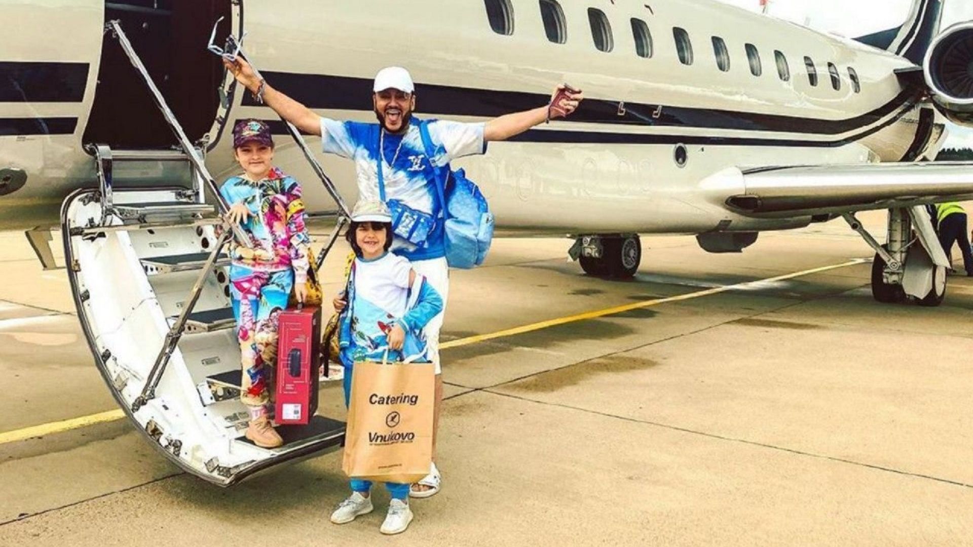 Киркоров с детьми один из первых улетел на «каникулы» в США