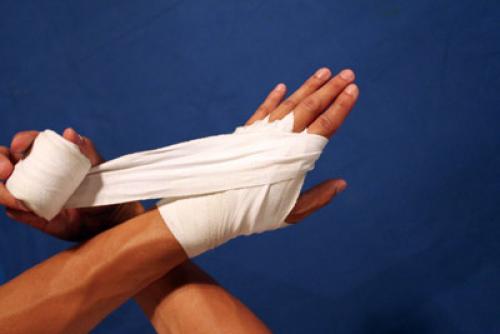 Боксерские бинты или как уберечь руки. Как правильно бинтовать руки боксерскими бинтами. Метод профессиональных боксеров. 12