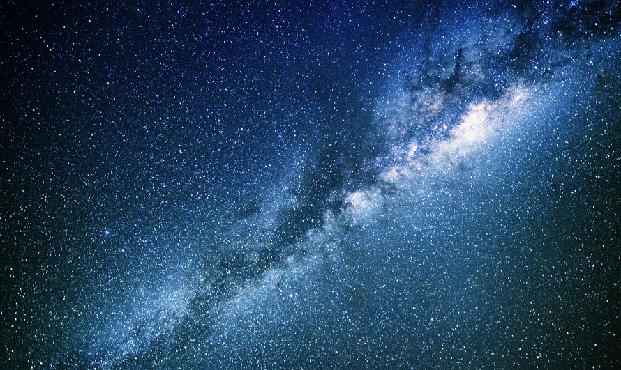 За пределами нашей галактики обнаружили необъяснимо много света