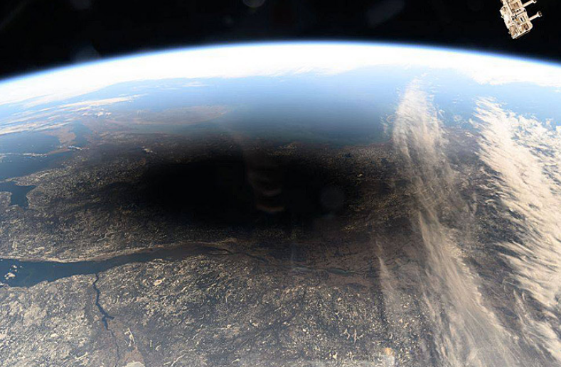 Новосибирский планетарий показал фото огромного чёрного пятна на месте США