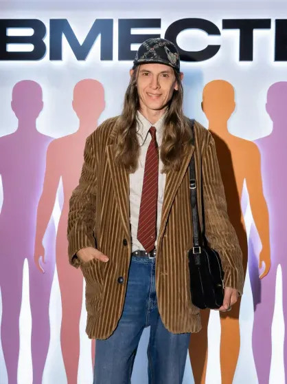 Андрей Малахов, Юрий Колокольников с женой, Антон Беляев, Алёна Долецкая и Елизавета Лихачёва посетили арт-выставку 