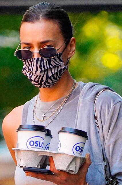 Ирина Шейк с дочерью Леей на прогулке в Нью-Йорке: новые фото Звездные дети