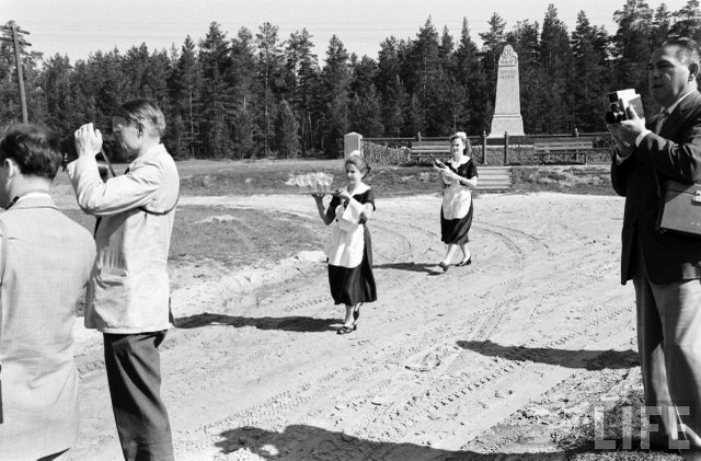 1959 год. Ричард Никсон проехал с визитом по деревням нашей Сибири Дальние дали