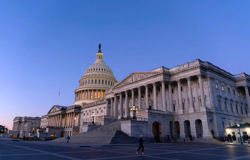 Переговоры по избежанию шатдауна в США закончились провалом, сообщает газета Washington Post.