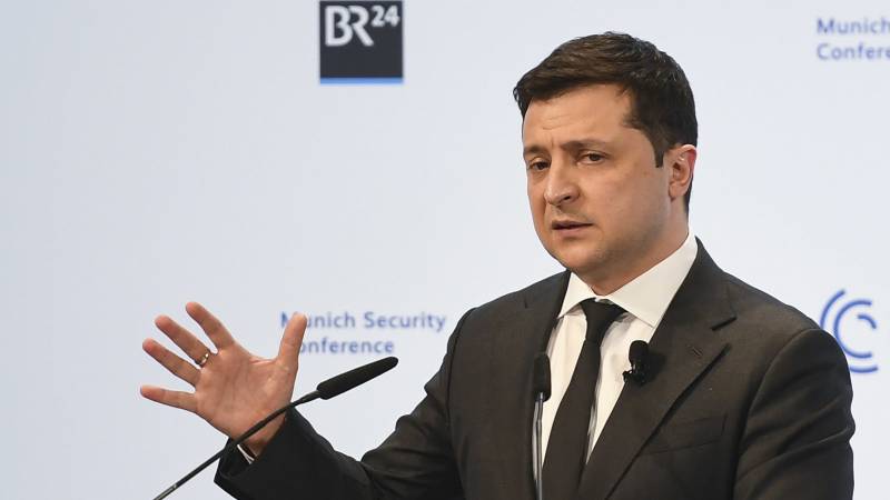 Политолог Рогов заявил о подготовке Зеленского к побегу из Украины