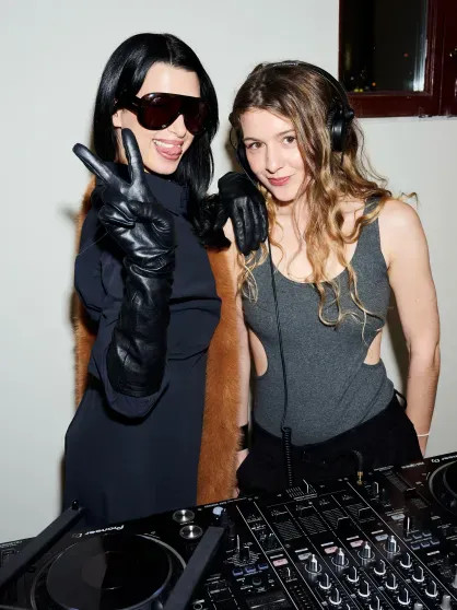 Юлия Снигирь, падчерица Ивана Урганта Эрика Кикнадзе, Наталья Гольденберг и Нино Нинидзе посетили открытие бутика Sanchy Кикнадзе, Снигирь, Эрика, Ксения, Чилингарова, Нинидзе, Ермакова, Дарья, Рябцова, ПолетаеваЛилиана, ЦомаеваНастя, Богданова, МихайловаНата, ГольденбергМария, справаНаталья, ГригалашвилиКарина, АрутюноваТаня, ЗосименкоРанее, БарашикКарина, московские