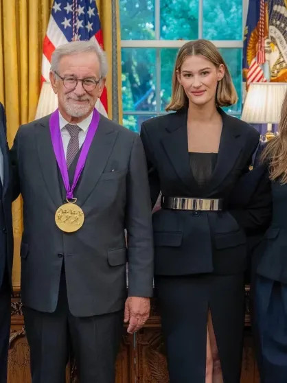 Стивен Спилберг заявил, что верит в существование НЛО Спилберг, одиноки, сейчас, третьей, степени, время, Спилберга, фильм, пришельцев, режиссёр, последние, инопланетян, контакты, режиссёра, Близкие, Инопланетянина, становится, проходит, Эмили, Блант