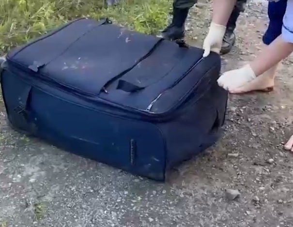 В Приморье следователи показали видео с трупом в чемодане, который нашли дети