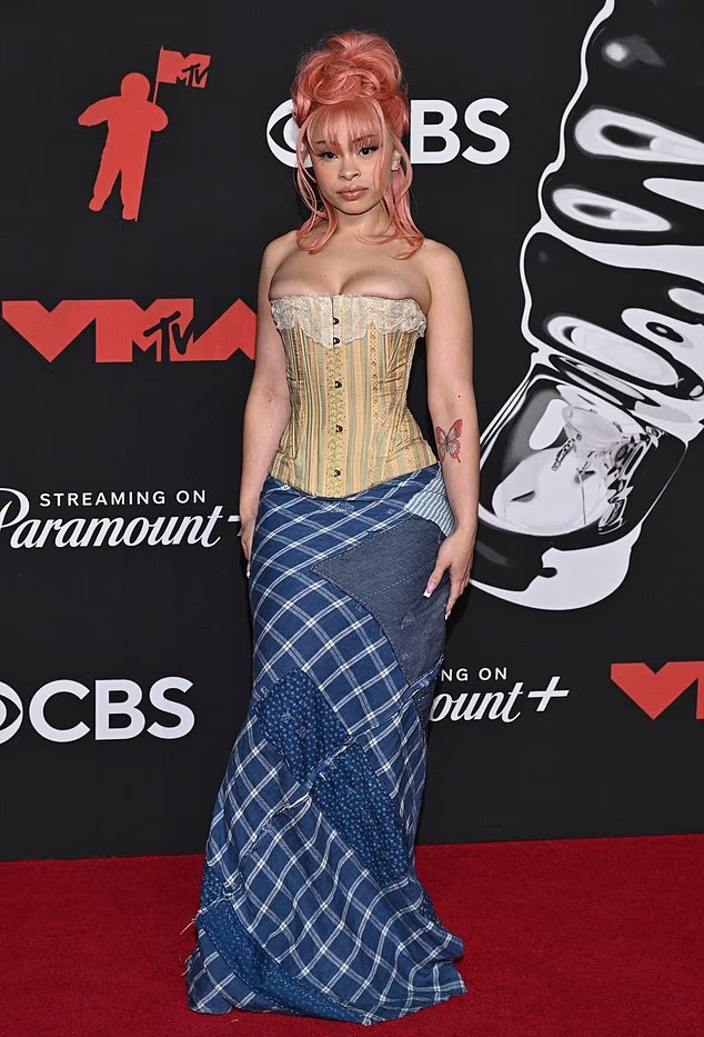  Самые оригинальные и сек4суальные образы на MTV Video Music Awards 2025