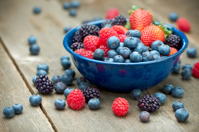 Улучшат настроение, укрепят сосуды. Пять ягод, которые нужно есть в августе Здоровье и красота,продукты питания,ягоды
