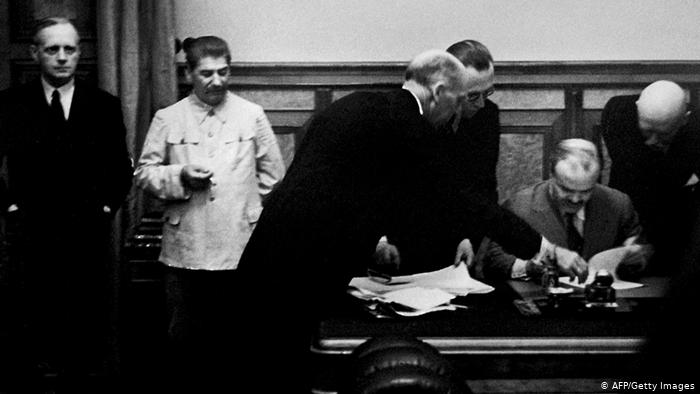 Подписание договора о ненападении между СССР и нацистской Германией