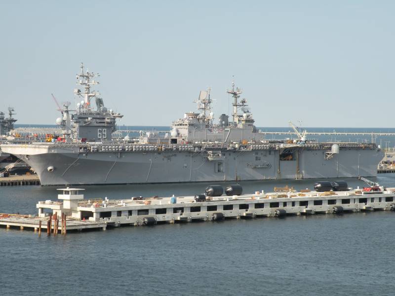 Военно-морская база Норфолк – проплывая мимо вмф