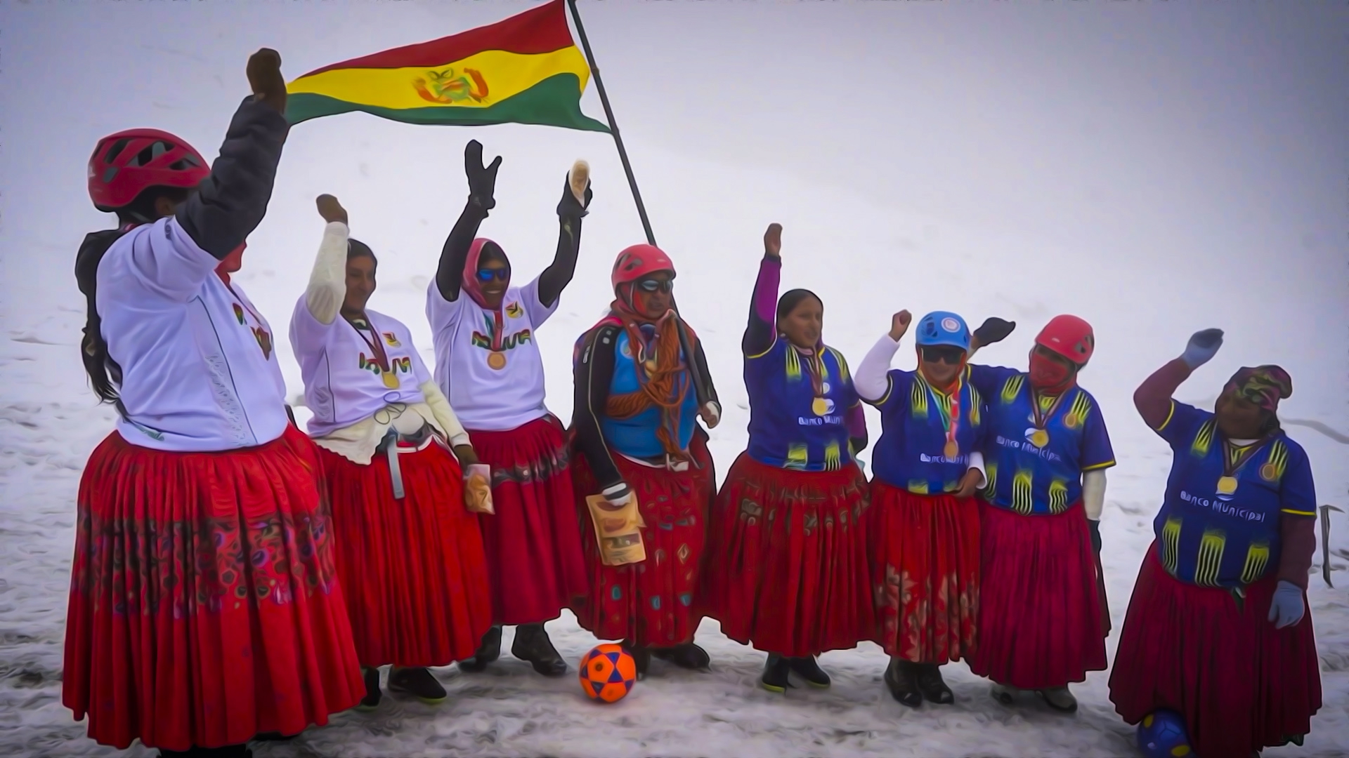 Боливийские альпинистки сыграли в футбол на высоте 6000 метров