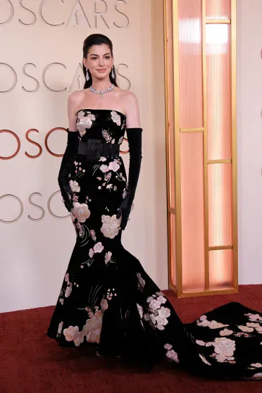 Энн Хэтэуэй в Valentino