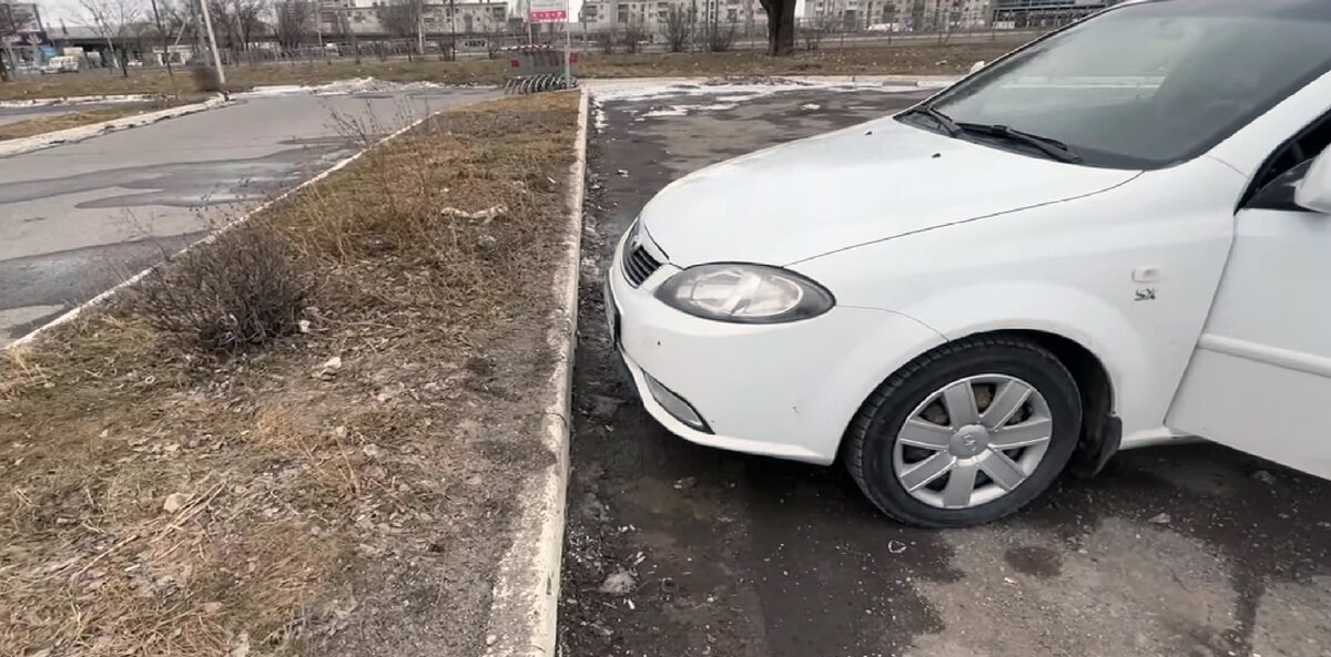 Паркуемся правильно передом к бордюру, чтобы не повредить бампер авария,авто,автодорога,ЕКАД [1188881],авто-мото,ПДД,советы водителю,хитрости вождения