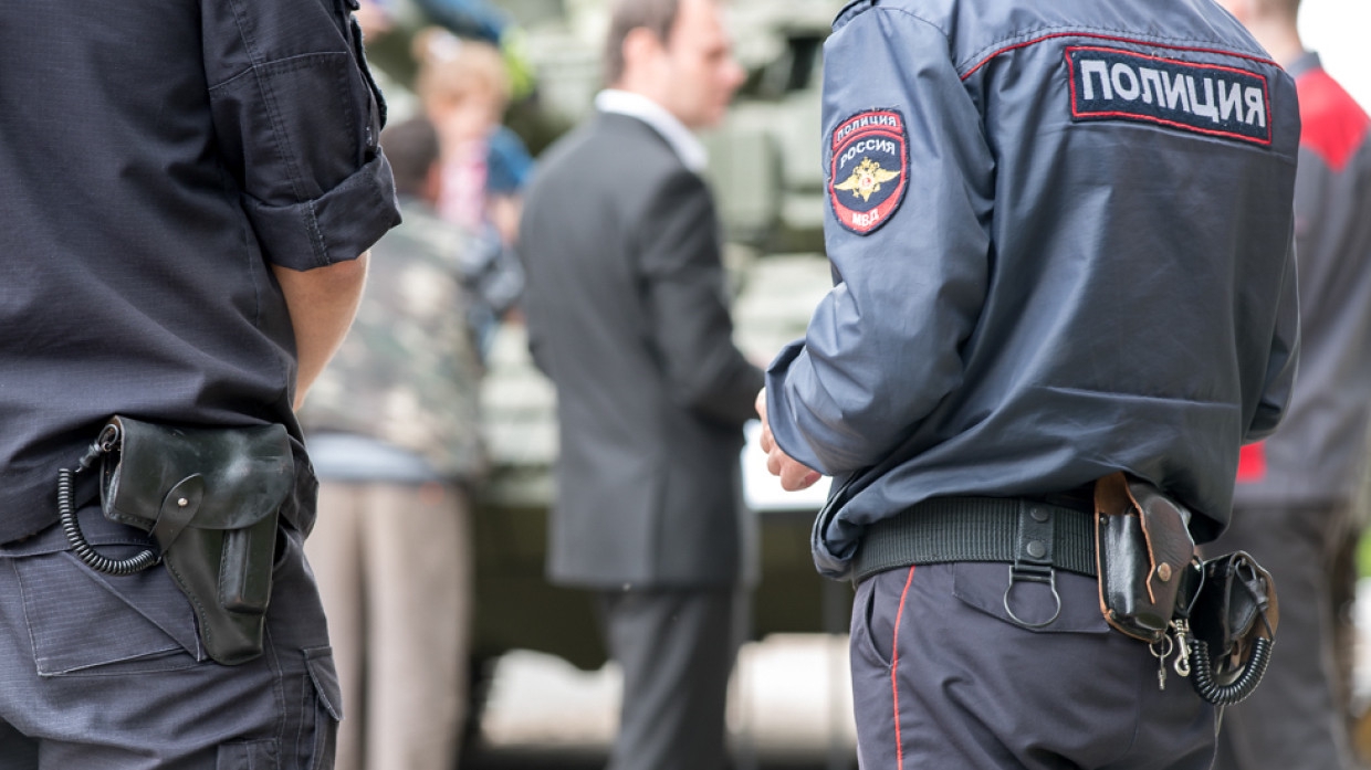 Петербургские полицейские пресекли деятельность организаторов нелегальной миграции