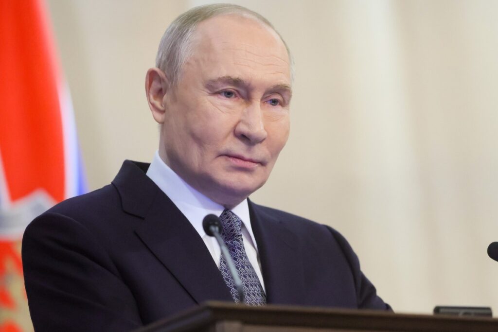 Путин призвал добиться роста российской экономики