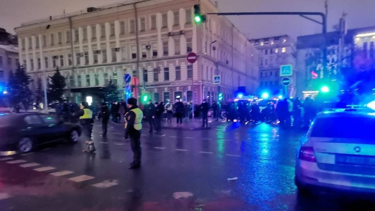 Несанкционированный митинг в Петербурге перерос в акт вандализма