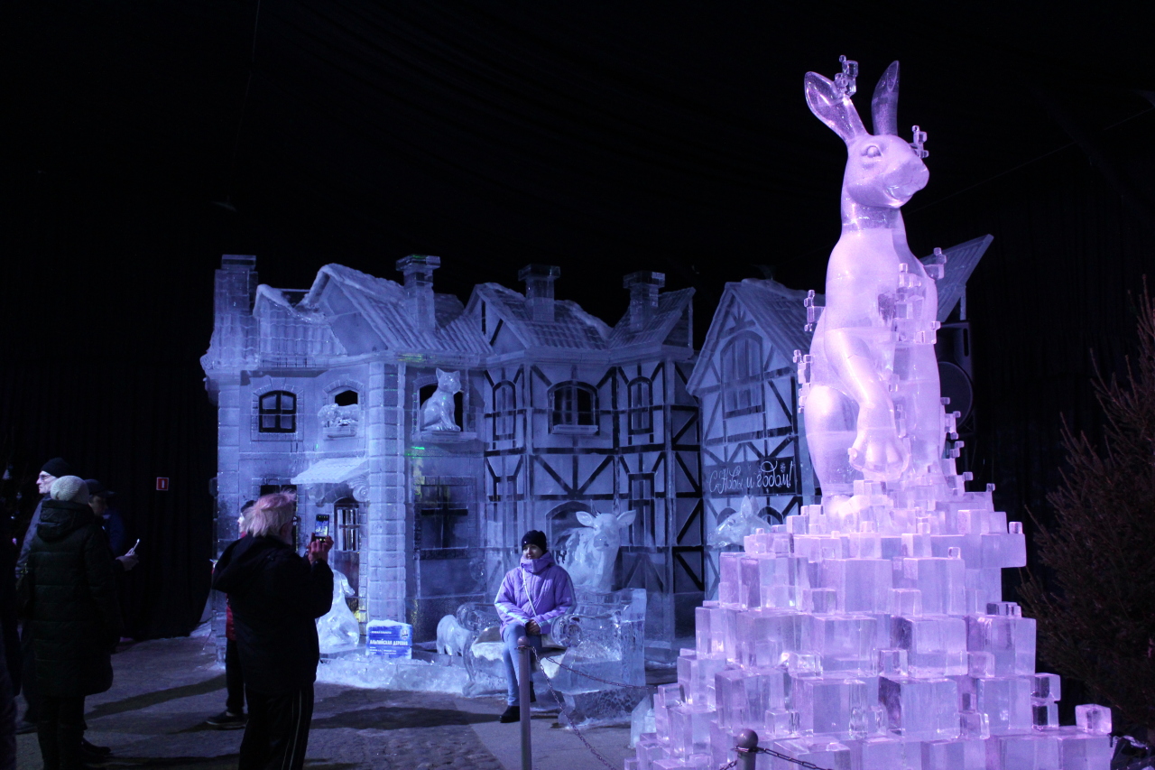 Дворцовая площадь в санкт-петербурге в новогоднюю ночь. Новогодний питер 2018 картинки. Дворцовая площадь в новогодние каникулы в петербурге. Санкт-петербург в новогодние праздники. Дворцовая площадь новый год.