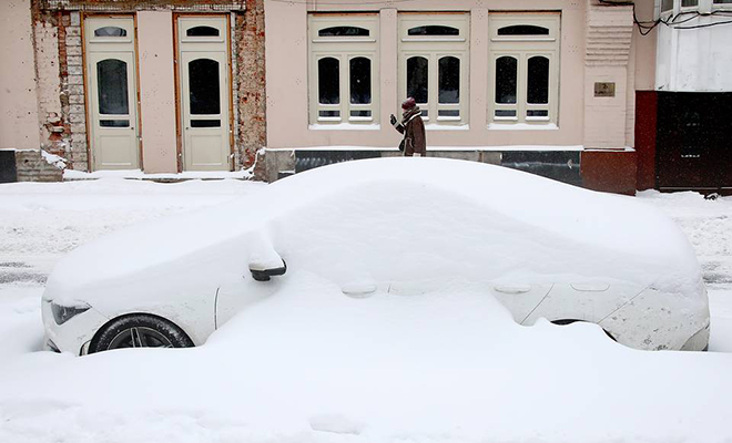 Финляндия резко перешла из лета в зиму. Люди сняли на видео аномальный для сентября снегопад