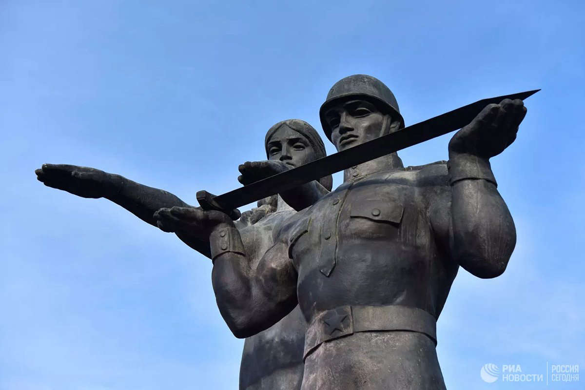 Власти в Ивано-Франковской области снесли памятник погибшим в Великой Отечественной войне Весь мир,Украина
