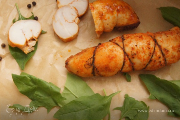 Запекать в разогретой до 240°C духовке в течении 15 минут. Духовку выключить. Оставить пастрому до полного остывания. Завернуть в пергамент или фольгу и убрать в холодильник на пару часов. Можно и сразу пробовать. Утром на даче, на бутербродик с зеленью такая пастрома — самое то! Запекать в разогретой до 240°C духовке в течении 15 минут. Духовку выключить. Оставить пастрому до полного остывания. Завернуть в пергамент или фольгу и убрать в холодильник на пару часов. Можно и сразу пробовать. Утром на даче, на бутербродик с зеленью такая пастрома — самое то!