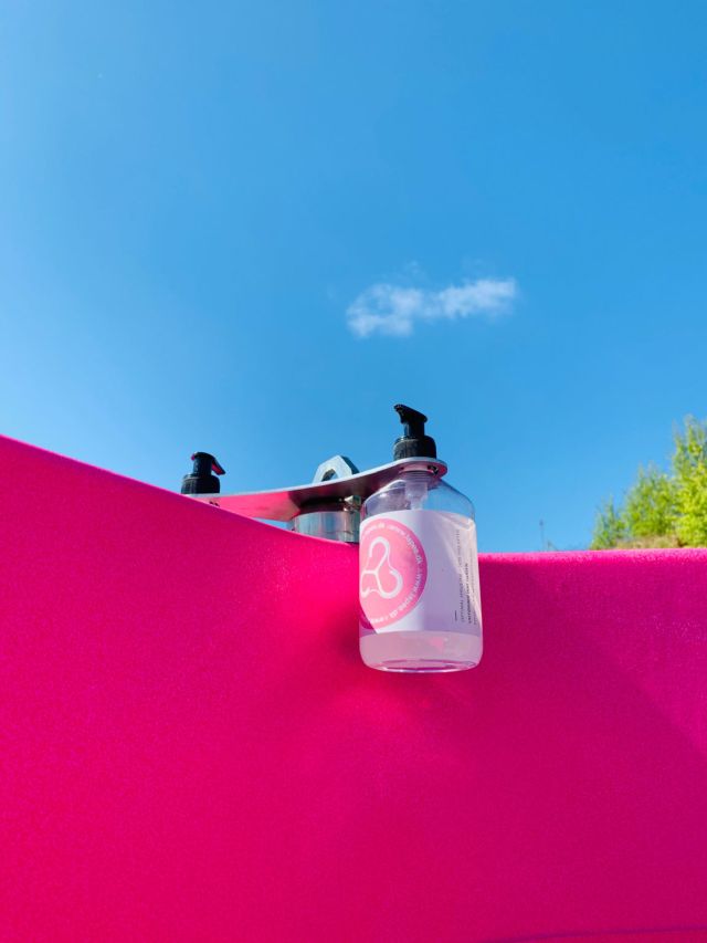 Как устроен женский туалет во Франции с открытыми кабинками Как устроен женский туалет во Франции с открытыми кабинками