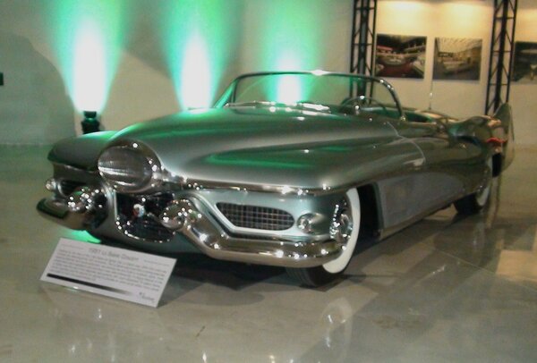 Buick Le-Sabre 1951 Автор: Tino Rossini — Flickr: LeSabre Concept, CC BY 2.0, https://commons.wikimedia.org/w/index.php?curid=16983383