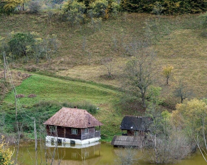 Джамана — деревня под водой деревни, Джамане, Джаману, ядовитого, озера, шахта, около, Джамана, некоторых, захотели, семей, Несколько, сантиметров, примерно, растет, Уровень, гектаров, достигает, затопившего, 11000