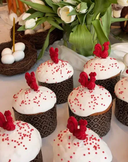 Виктория Шелягова (с куличом за 100 тысяч рублей), Юлия Барановская, Диана Манасир и Кристина Потупчик посетили пасхальный обед Дениса, Барановская, Дарина, Среди, СимачёваКулич, Шелягова, Виктория, Вчера, обедНакануне, обедПасхальный, СимачёваПасхальный, АлексееваКулич, Заболотный, АрхангельскаяИнга, БерманЕвгений, показали, ПотупчикНаталия, АлексееваКристина, ЖидковскийЮлия, МанасирАлексей