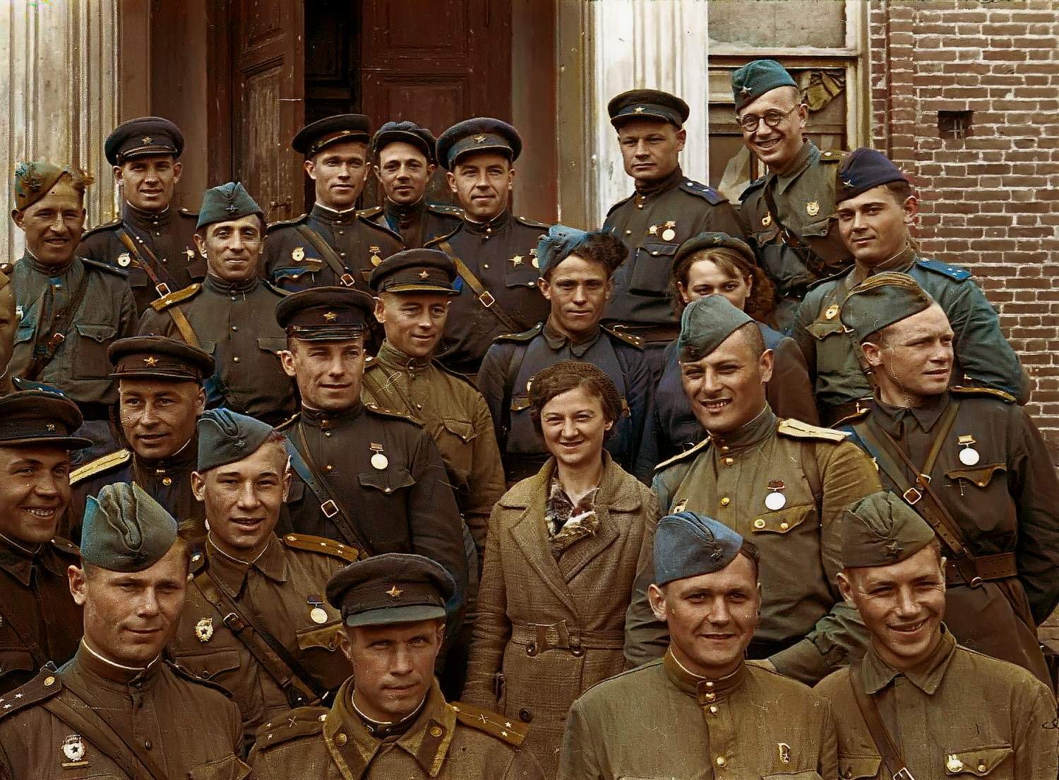 Люди фронта или герои Великой Отечественной войны. Исторические фотографии в цвете. история